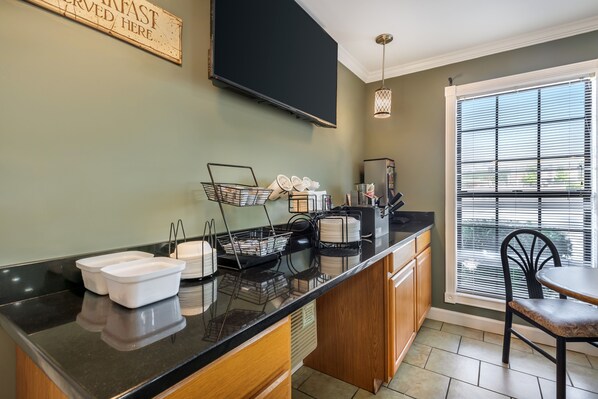 Free daily continental breakfast  - Southern Lodge 601 (Orangeburg)