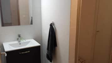 Dusche, Handtücher, Toilettenpapier
