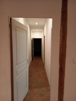Interior - Chez Hugo. (molieres)