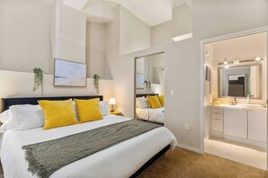 Desk, iron/ironing board, WiFi, bed sheets - 2 King | Sky Lounge, Hot Tub Downtown (Cincinnati)