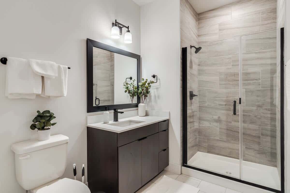 Shower, hair dryer, towels, shampoo