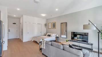 Bureau, fer et planche à repasser, Wi-Fi, draps fournis