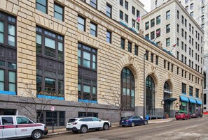 Exterior - Downtown King Bed Near Carew Tower w/ Rooftop (Cincinnati)