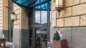A building with a prominent entrance labeled "PARISIAN ON VINE." - 2 Bed |Carew Tower |Walkable (Cincinnati)