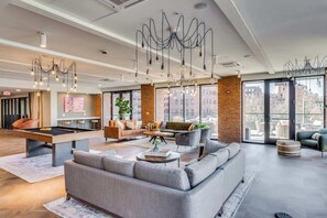 Game room - Downtown Apt Steps from Dining-3 beds (Cincinnati)