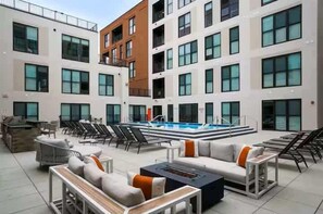 Pool - Downtown Apt Steps from Dining-3 beds (Cincinnati)