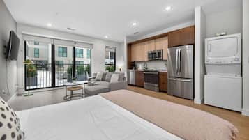 Desk, iron/ironing board, WiFi, bed sheets