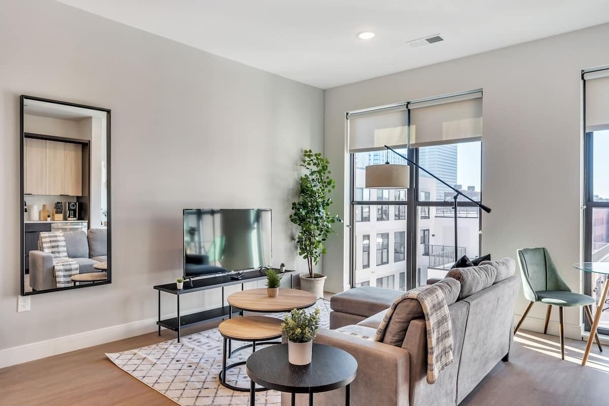 Televisión y oficina 