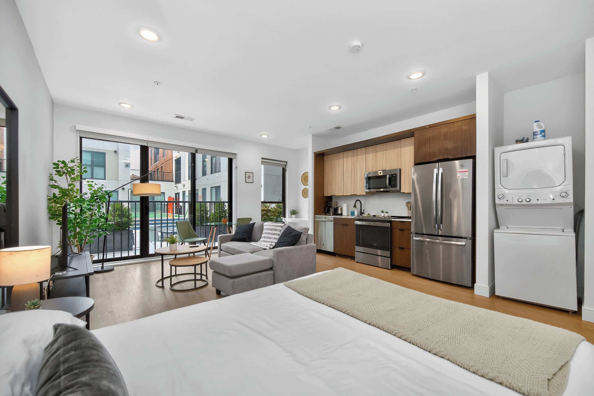 Desk, iron/ironing board, WiFi, bed sheets