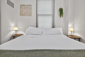 2 bedrooms, desk, iron/ironing board, WiFi - 2 Bedroom |Pool| Paul Brown Stadium (Cincinnati)