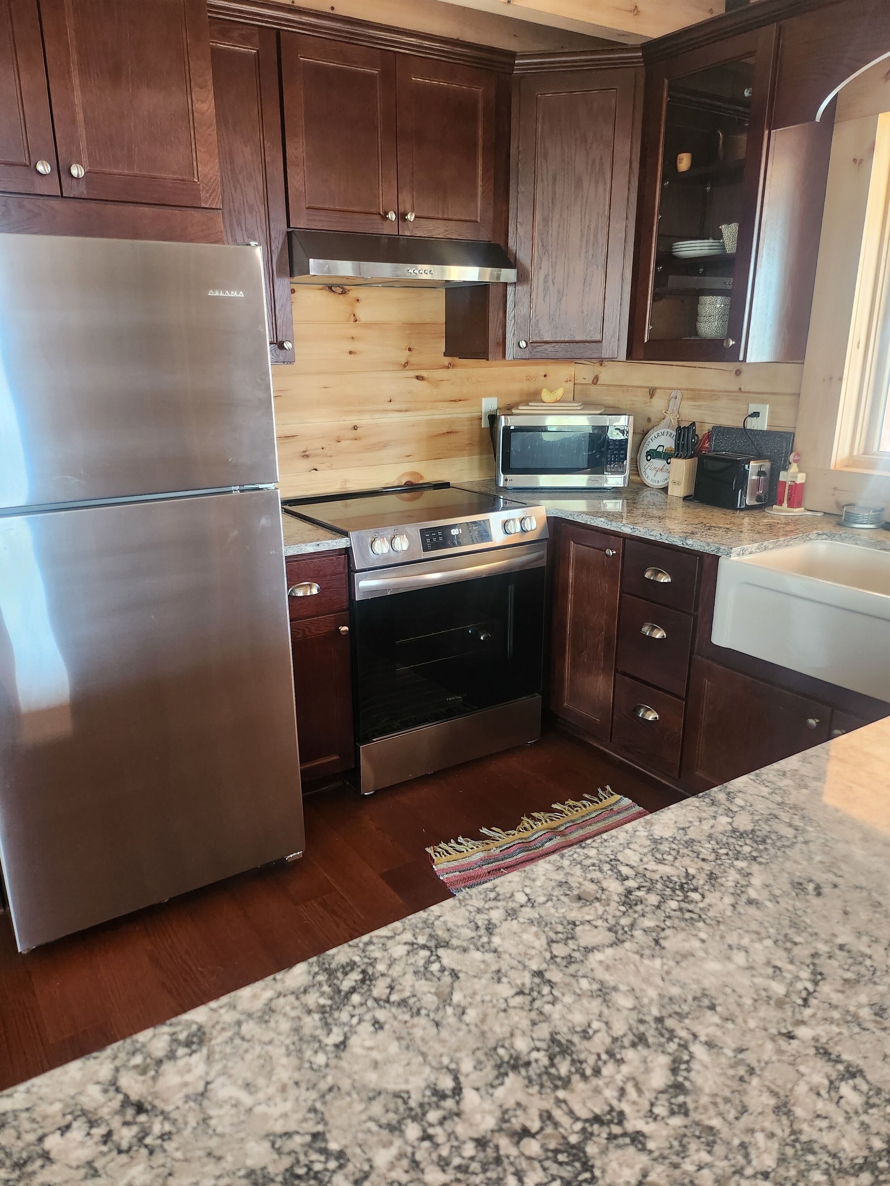 Refrigerador, microondas, horno, placa de cocina