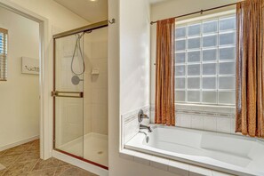 House (5 Bedrooms) | Interior - 120 Winding Meadow (Monument)