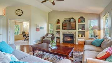 House (5 Bedrooms) | Interior