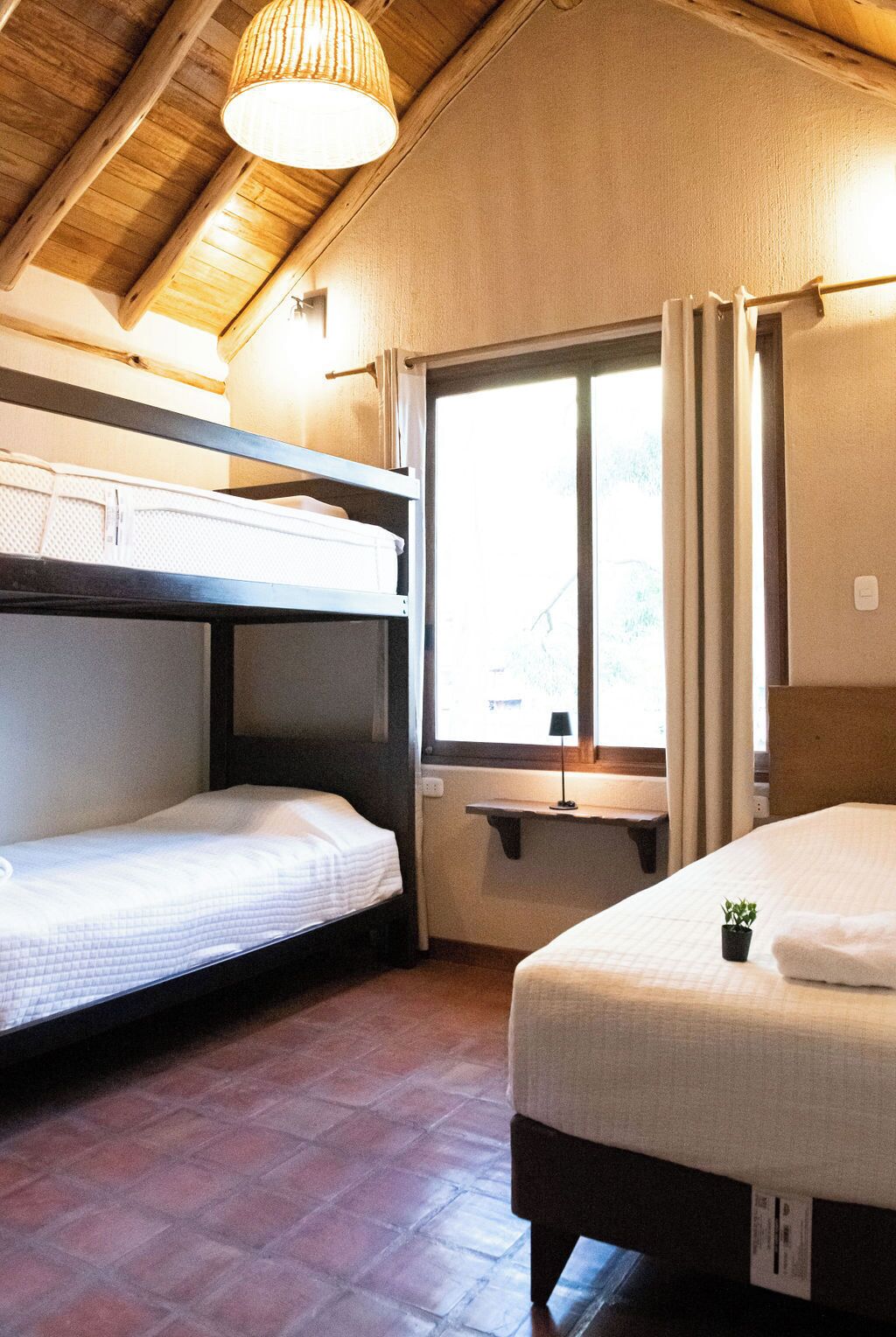 3 bedrooms, internet, bed sheets