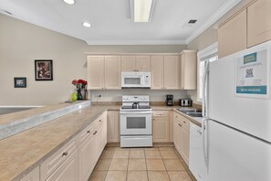 Interior - Magnolia Pointe Luster Leaf 4895-403 (Myrtle Beach)