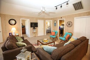 Interior - Guest Cottage 57 (Myrtle Beach)