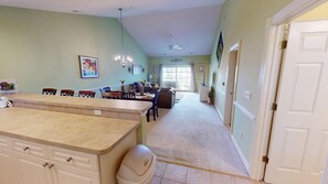 Interior - Magnolia Pointe Luster Leaf 4895-402 (Myrtle Beach)