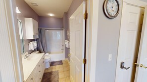 Interior - Magnolia Pointe Luster Leaf 4895-402 (Myrtle Beach)