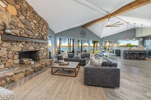 Ev (4 Bedrooms) | İç mekân