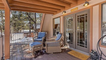 Chalet (2 Bedrooms) | Interior