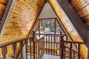 Chalet (2 Bedrooms) | Interior