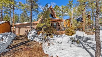 Chalet (2 Bedrooms) | Interior