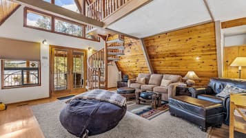 Chalet (2 Bedrooms) | Interior