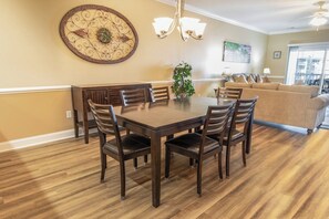 Interior - Magnolia Pointe Luster Leaf 4837-302 (Myrtle Beach)