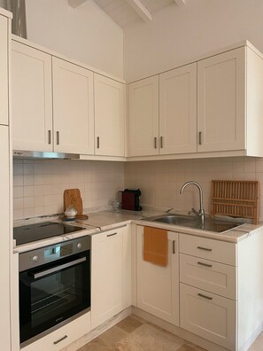Fridge, microwave, oven, stovetop - Country House on the Paiva River – Hostiva (Castro Daire)