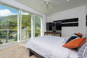 1 bedroom, in-room safe, free WiFi, bed sheets - Amazing Direct Waterfront Duplex @ Spectacular CORAL BEACH CLUB SXM (Dawn Beach (St. Maarten))
