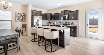 Modern Comfort Spacious Home 5BR 3BA