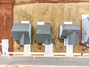 Exterior - Modern Comfort Spacious Home 5BR 3BA  (Greensboro)