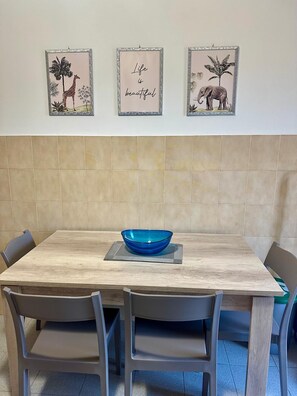 Dining - Villa Riviera  (Santa Maria)