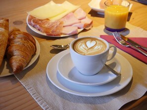 Breakfast meal - Villa San Liberale - Wellness in Feltre, between the Dolomites and the Prosecco Hills (Feltre)