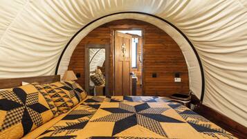 Ferros/tábuas de passar roupa, Wi-Fi de cortesia, roupa de cama