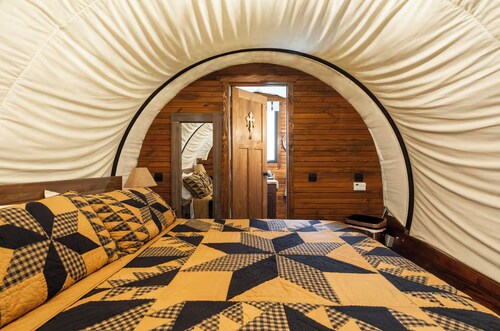 Luxury Covered Wagon, Rooterville Animal Sanctuary