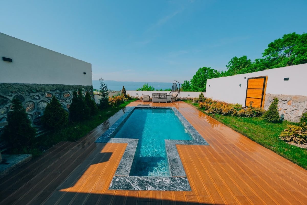 Business Quadruple Room | Free WiFi