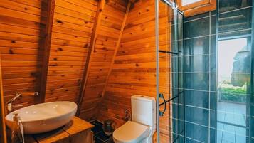 Bungalow – superior | Bad | Hårføner, håndklær, såpe og sjampo