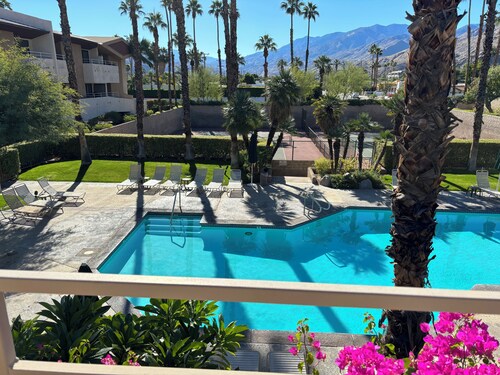 Cozy 1-bedroom condo in serene Palm Springs with AC