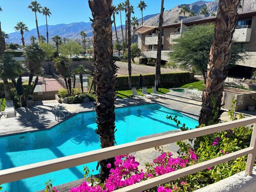 Cozy 1-bedroom condo in serene Palm Springs with AC