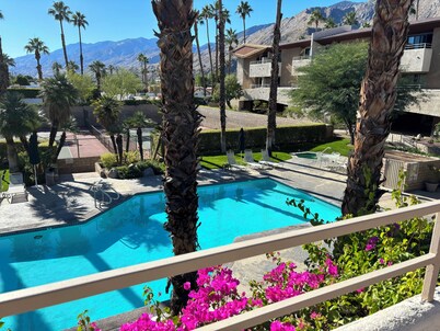 Cozy 1-bedroom condo in serene Palm Springs with AC