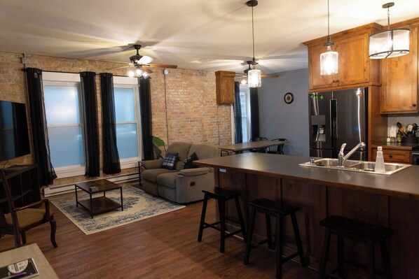 Interior - Historic 2-bedroom apartment in charming downtown Glencoe (Glencoe)