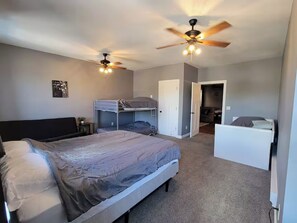 2 habitaciones, tabla de planchar con plancha y wifi gratis 