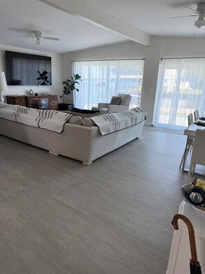 Smart TV, DVD player - Port Charlotte 3-2 waterfront home with dock and river view (Port Charlotte)
