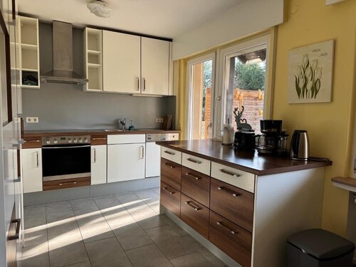 Large apartment for fitters in Troisdorf | 100 sqm | up to 5 pers. | garden | parking lot
