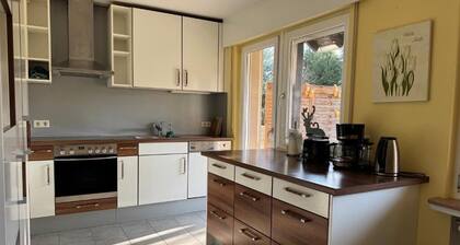 Large apartment for fitters in Troisdorf | 100 sqm | up to 5 pers. | garden | parking lot
