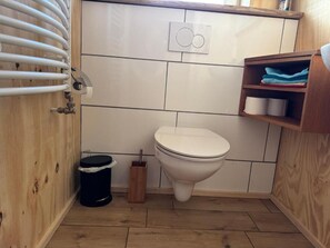 Shower, hair dryer, towels, soap - Large apartment for fitters in Troisdorf | 100 sqm | up to 5 pers. | garden | parking lot (Troisdorf)