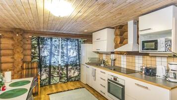 Fridge, microwave, dishwasher, cookware/dishes/utensils