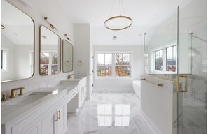 Shower, jetted bath, hair dryer, towels - Spacious 6-bedroom house in amazing Downtown Westfield NJ (Westfield)