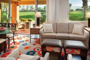 Living area - Cozy 1-bedroom condo with AC in marvelous Palm Desert (Palm Desert)